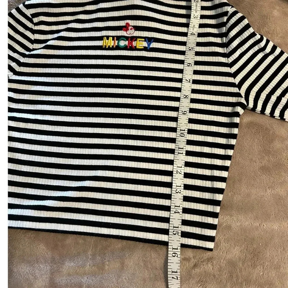Disney x Forever 21 Embroidered Mickey Mouse Cropped Turtleneck Size Small - Picture 5 of 5